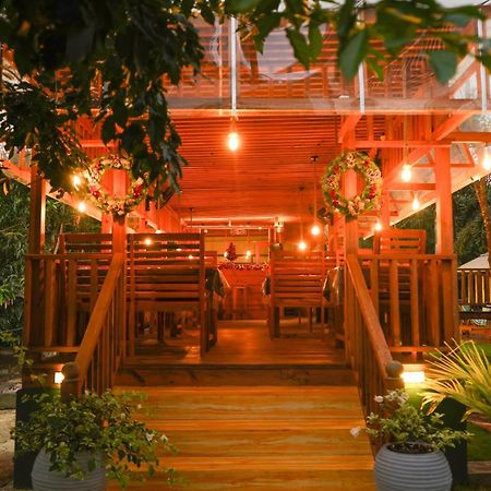 White Land City Hotel 담불라 외부 사진