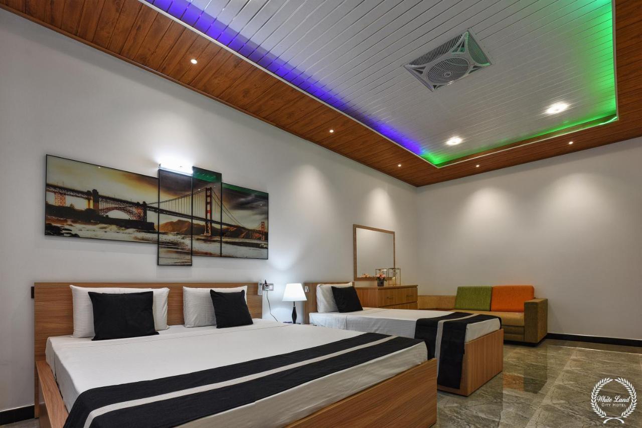 White Land City Hotel 담불라 외부 사진