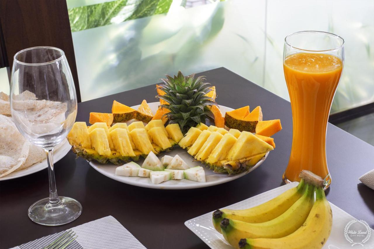 White Land City Hotel 담불라 외부 사진