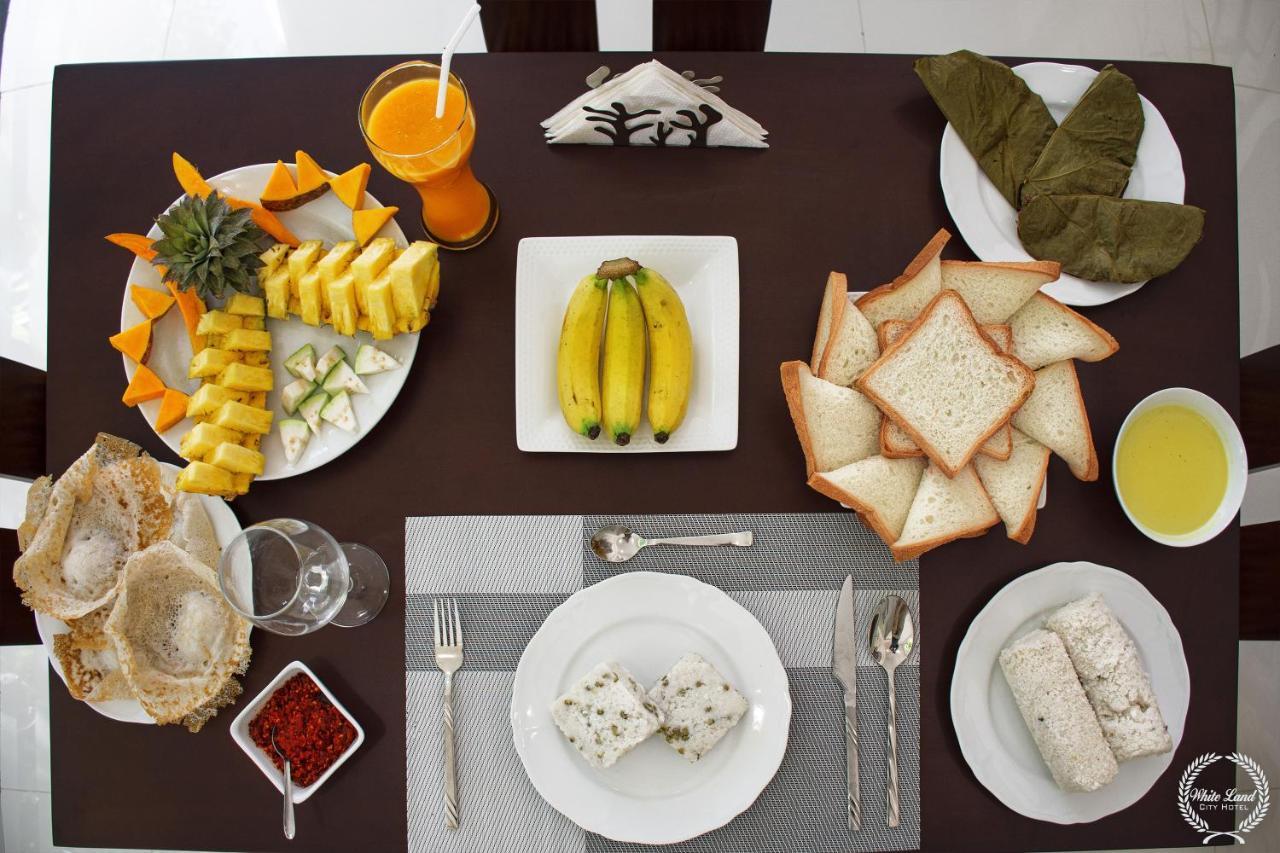 White Land City Hotel 담불라 외부 사진
