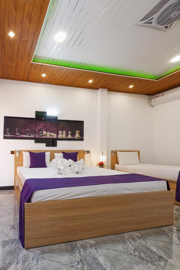 White Land City Hotel 담불라 외부 사진
