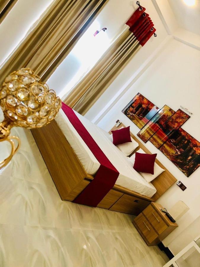 White Land City Hotel 담불라 외부 사진