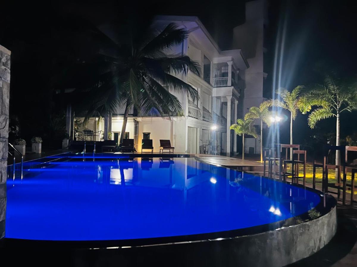 White Land City Hotel 담불라 외부 사진