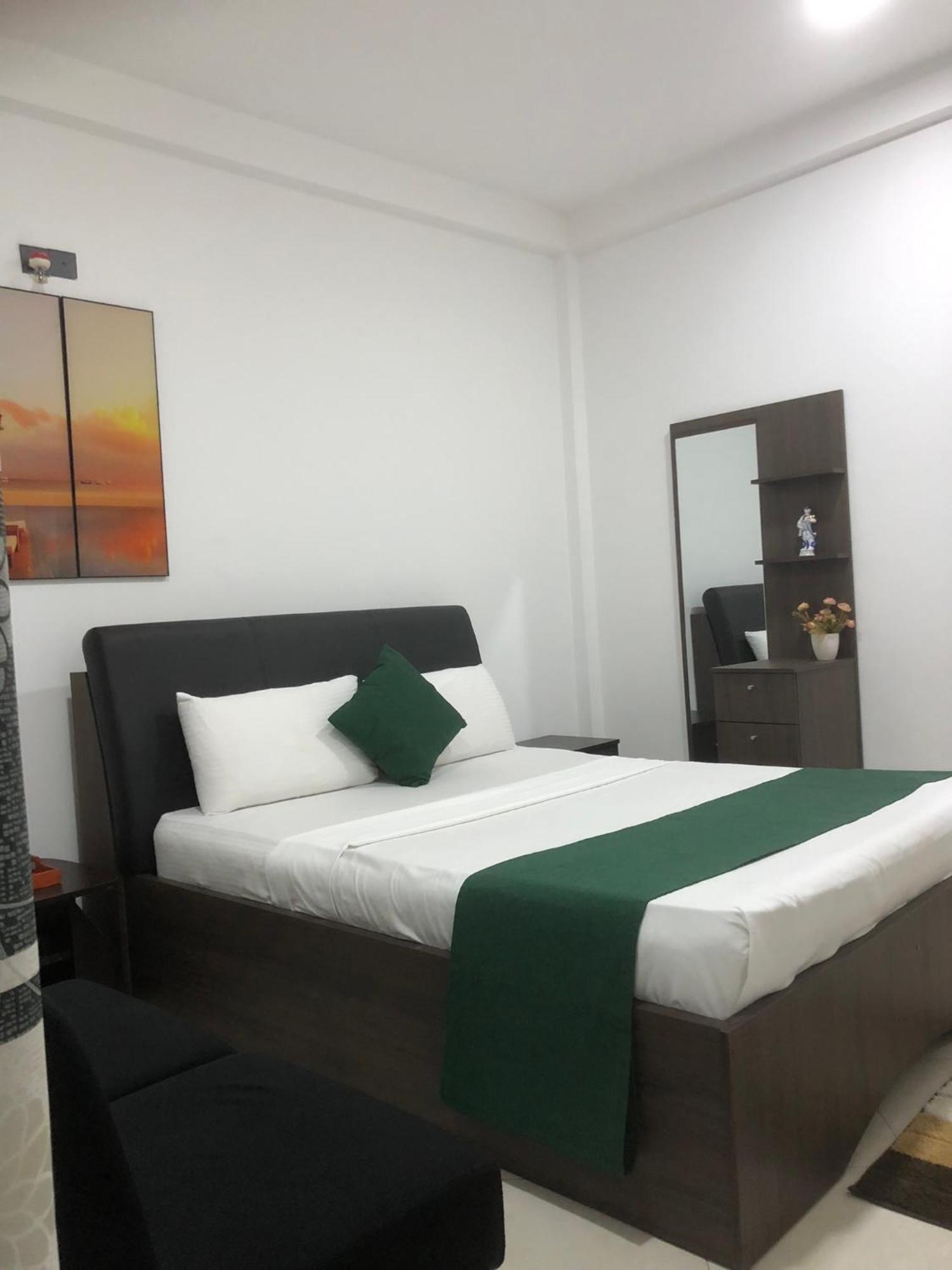 White Land City Hotel 담불라 외부 사진