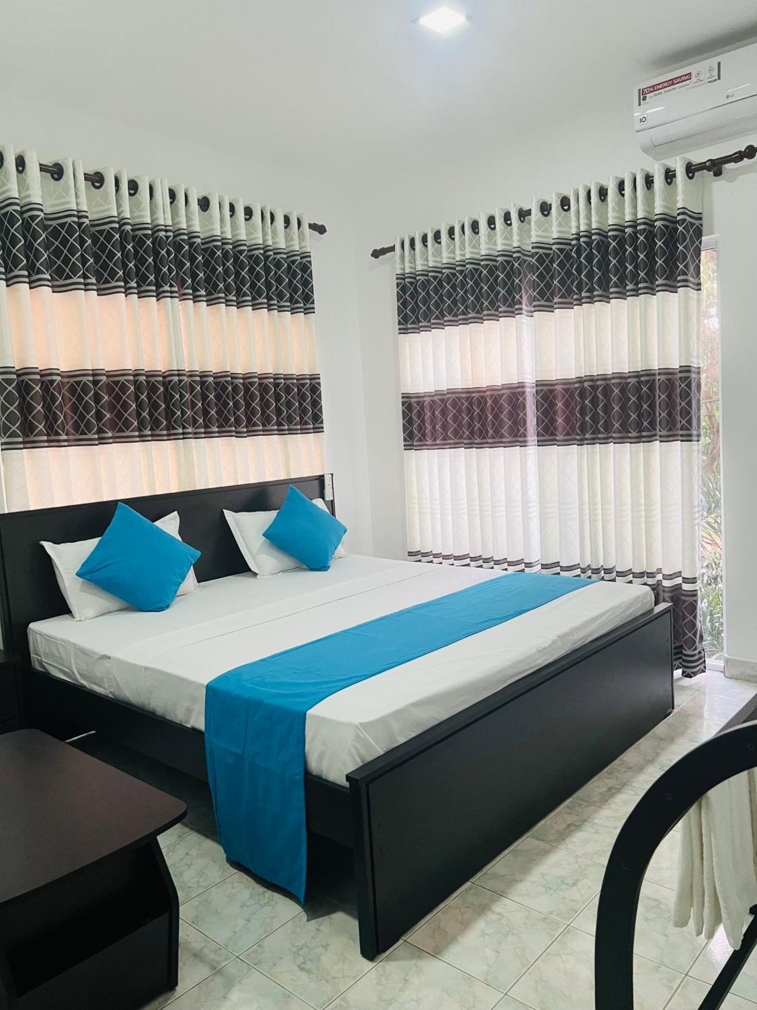 White Land City Hotel 담불라 외부 사진