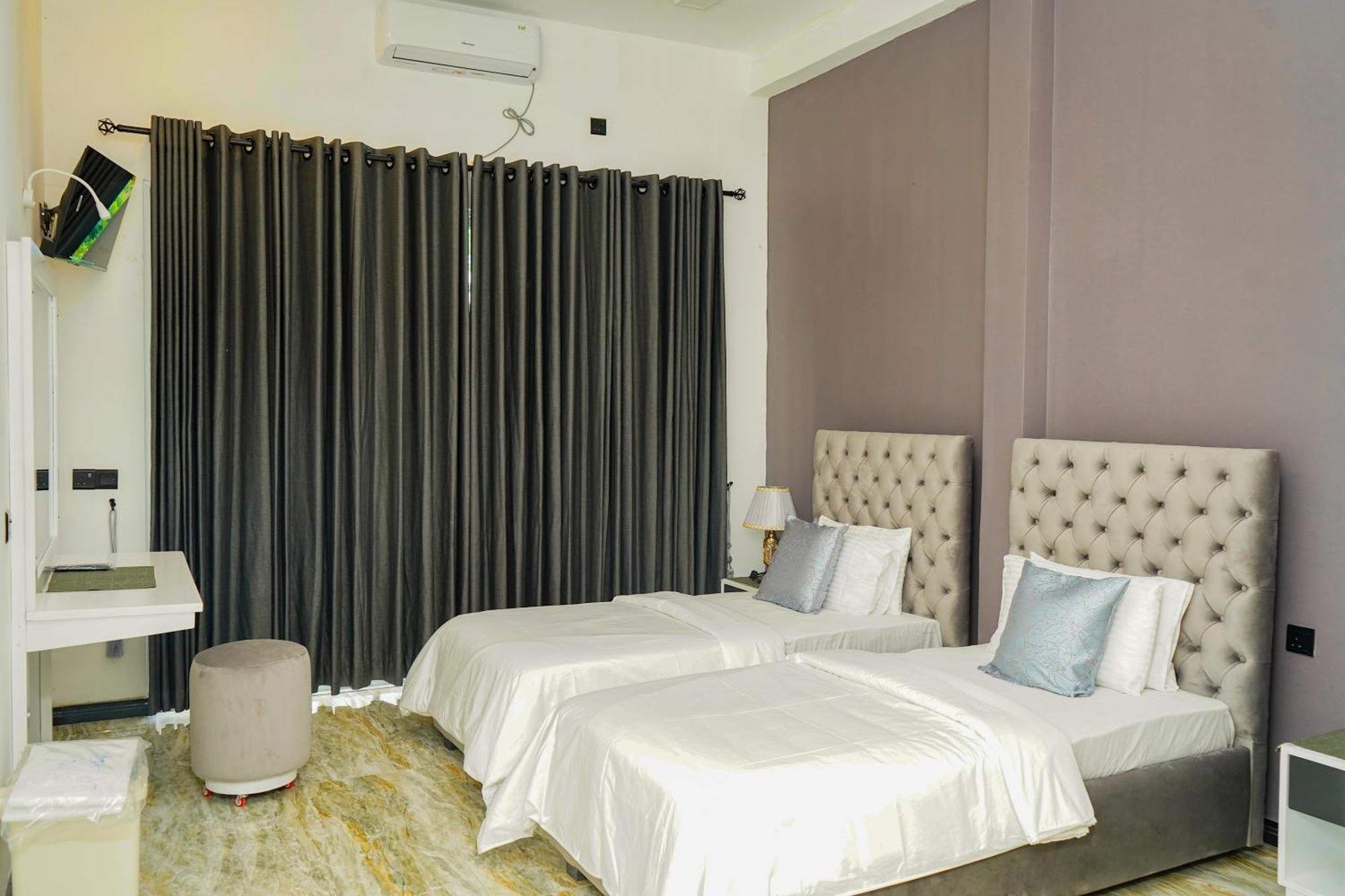 White Land City Hotel 담불라 외부 사진
