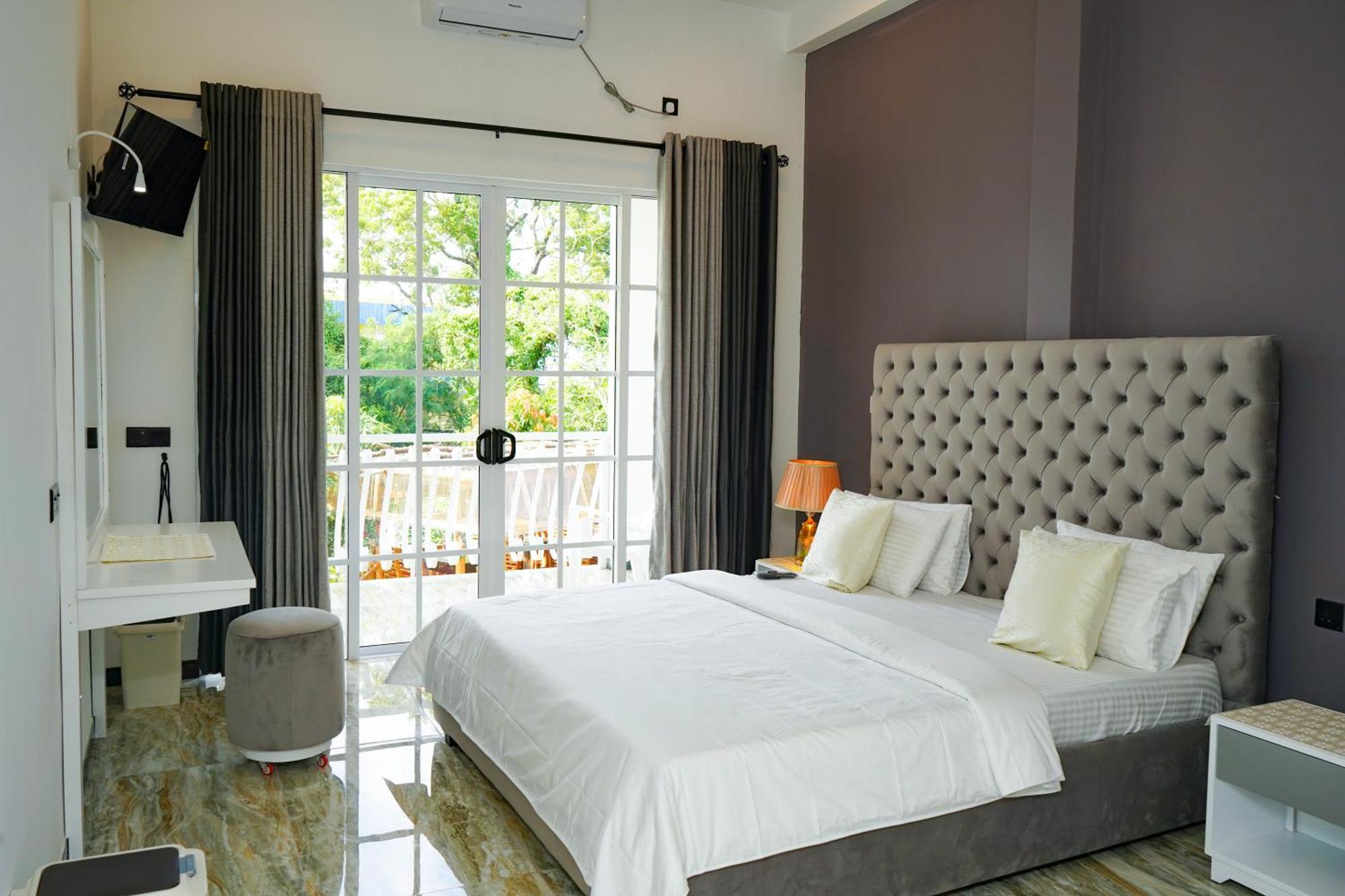 White Land City Hotel 담불라 외부 사진
