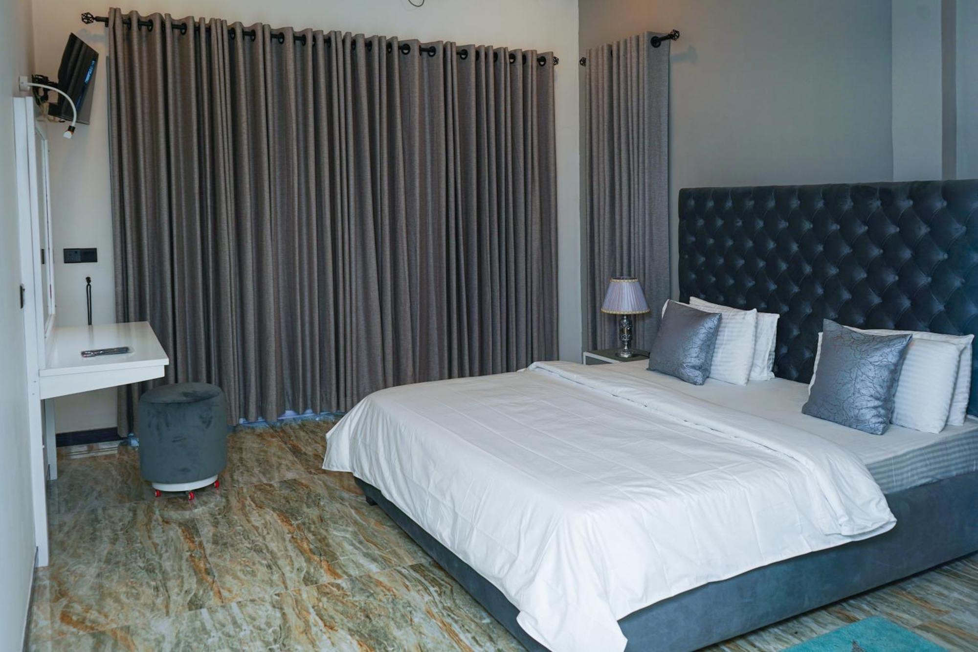 White Land City Hotel 담불라 외부 사진
