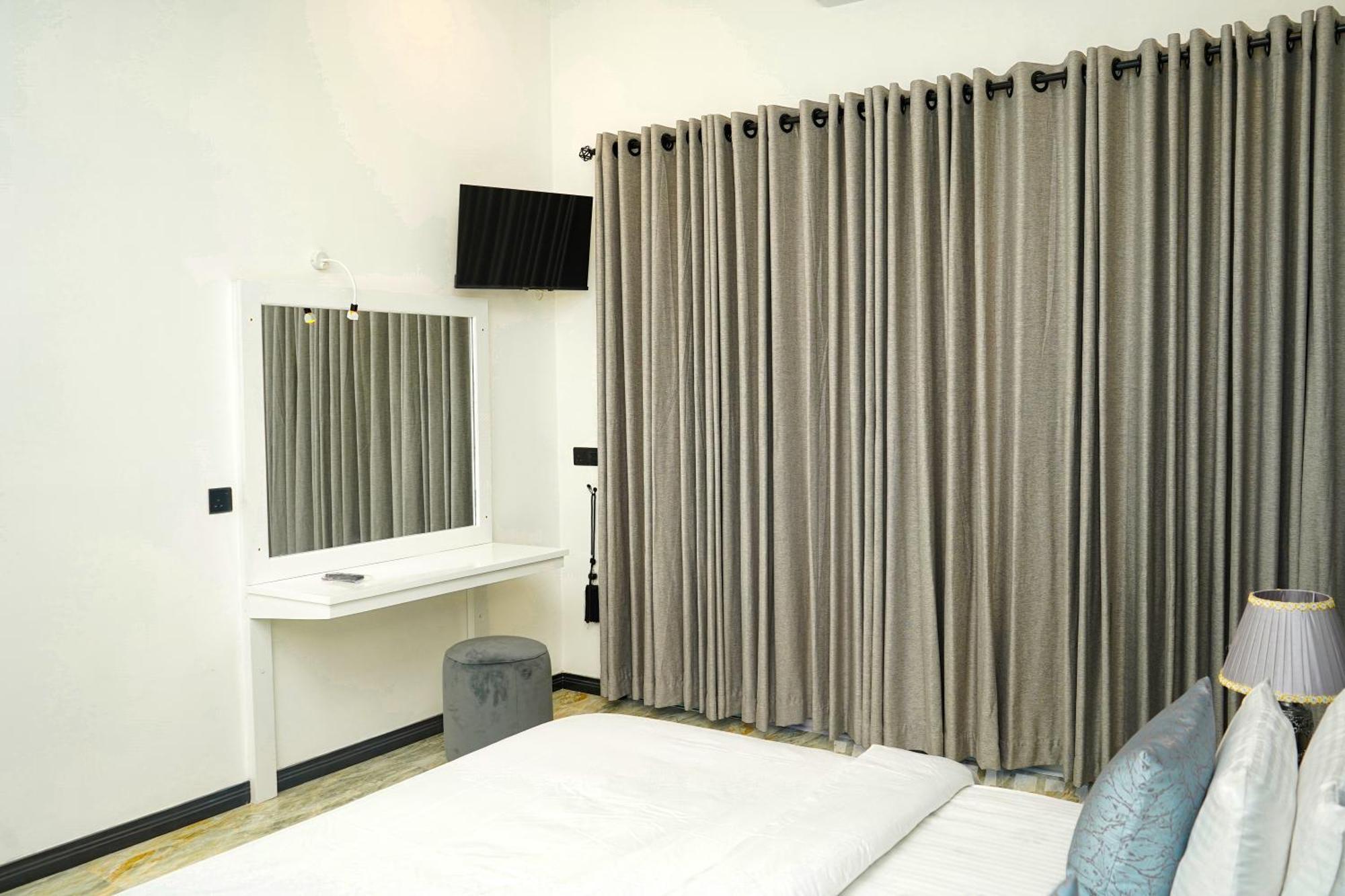 White Land City Hotel 담불라 외부 사진